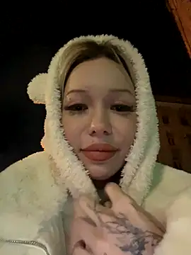 Snapshot of babydolll chatting on 10/11/25, 05:33 babydolll online show from 10/11/25, 05:33