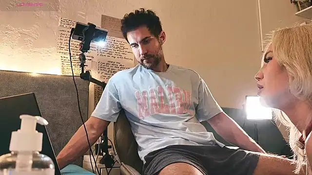 Snapshot of 2lust chatting on 12/22/25, 08:55 2lust online show from 12/22/25, 08:55