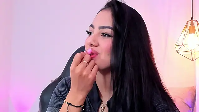 mallie quinn online show from 12/20/24, 01:11