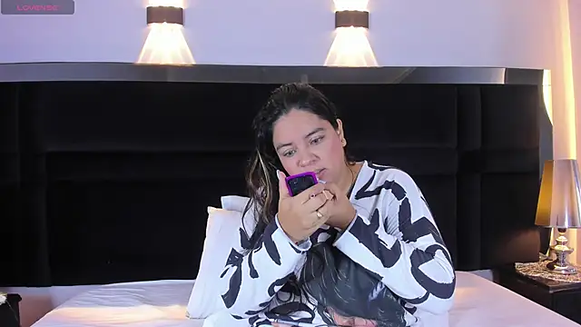 KendralHolson online show from 04/18/26, 04:16