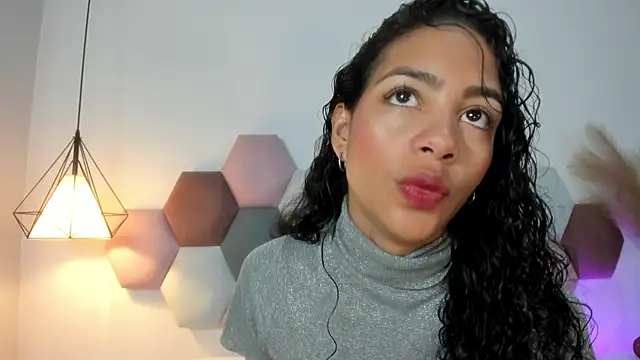 AntonellaHall  online show from 02/20/25, 11:53