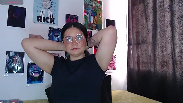 Snapshot of gigiqueen_18 chatting on 07/04/26, 04:24 gigiqueen 18 online show from 07/04/26, 04:24