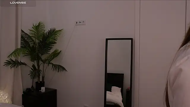 Lilly Colins online show from 01/23/25, 02:28