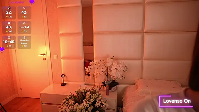 Lilly Colins online show from 10/10/25, 06:18