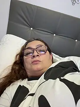 AntonellaAlondra4 online show from 04/17/26, 03:31