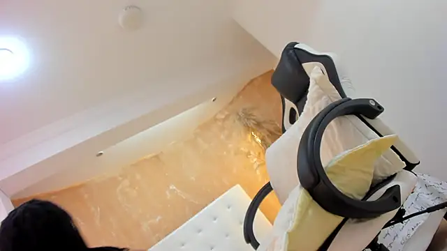 APRILL FOXX online show from 02/18/25, 03:53