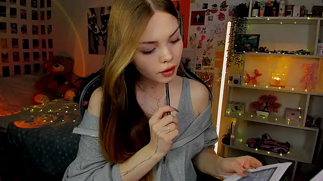 AkiraKatsu online show from 11/23/25, 10:15