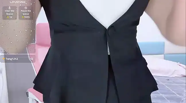 Snapshot of Qwi-V1 chatting on 12/22/24, 10:58 Qwi-V1 online show from 12/22/24, 10:58