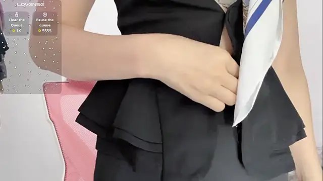 Snapshot of Qwi-V1 chatting on 01/05/25, 11:01 Qwi-V1 online show from 01/05/25, 11:01