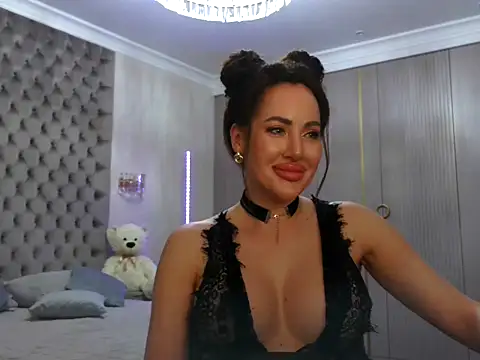 TianaPosh online show from 02/04/25, 10:02