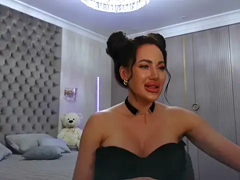 TianaPosh online show from 02/06/25, 10:43