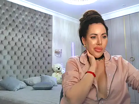 TianaPosh online show from 02/27/25, 10:31