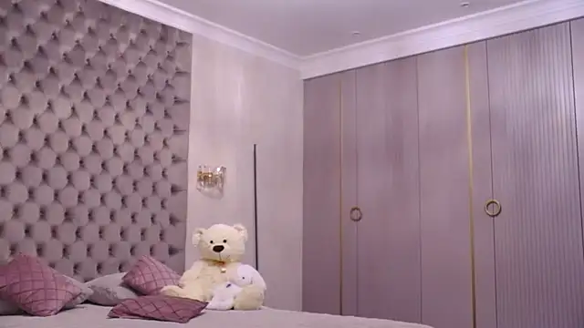 TianaPosh online show from 09/12/25, 07:36