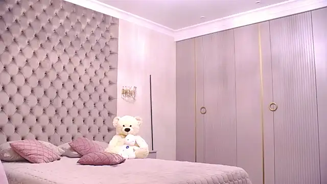 TianaPosh online show from 10/17/25, 08:22