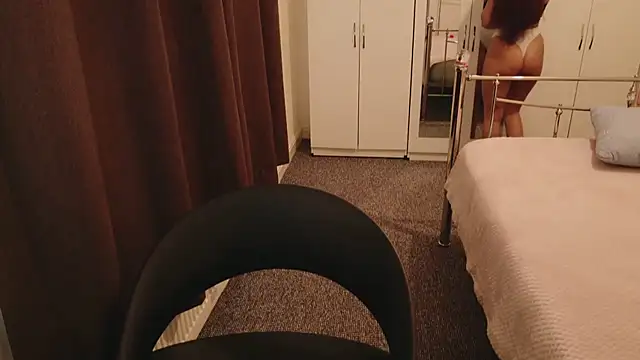 karlaolivia online show from 10/03/25, 10:12