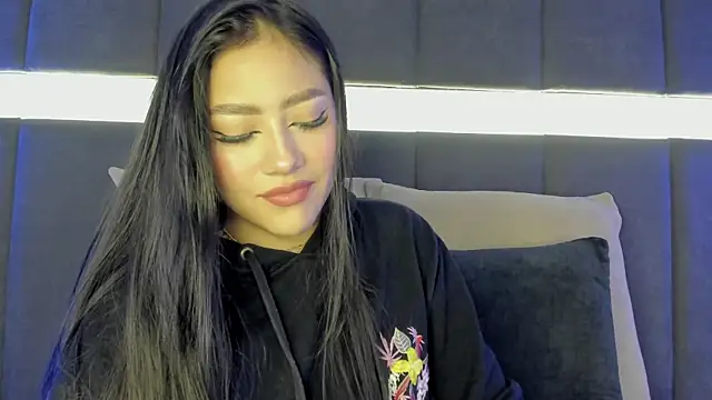 nicolle pierce online show from 02/05/25, 12:38