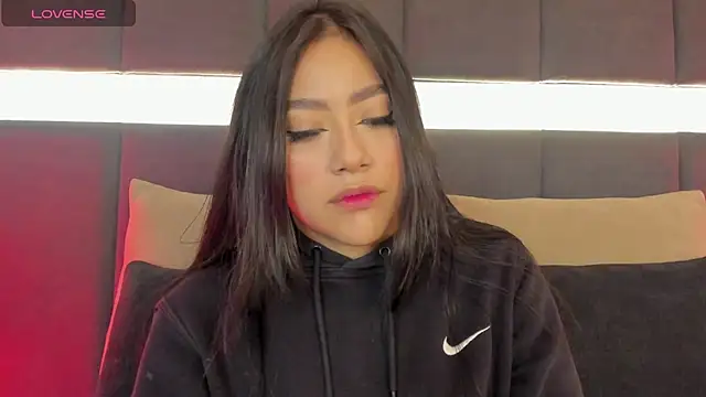 nicolle pierce online show from 02/27/25, 12:23