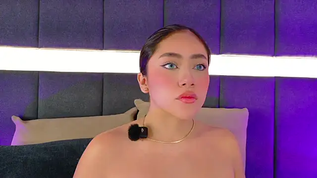 nicolle pierce online show from 10/21/25, 01:45