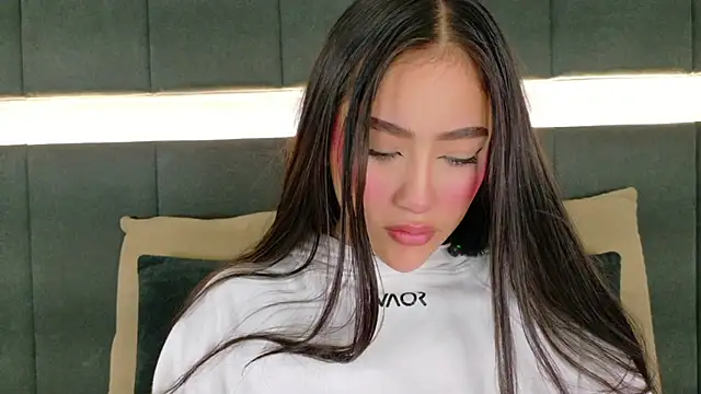 nicolle pierce online show from 10/23/25, 01:32