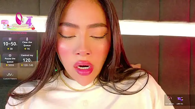 nicolle pierce online show from 11/15/25, 02:02