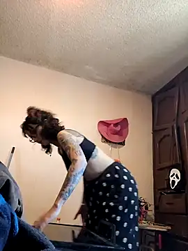 Snapshot of HighLilith chatting on 01/13/25, 07:21 HighLilith online show from 01/13/25, 07:21