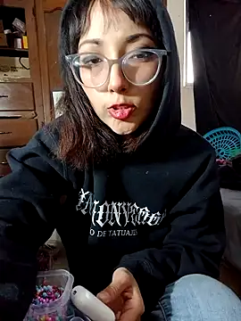 Snapshot of HighLilith chatting on 01/20/25, 11:43 HighLilith online show from 01/20/25, 11:43