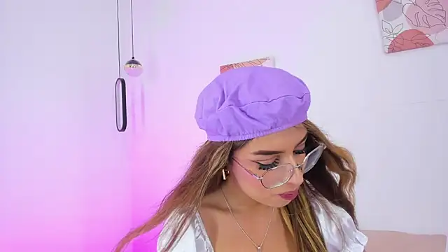 Snapshot of samantha__fairy chatting on 12/10/24, 02:39 samantha fairy online show from 12/10/24, 02:39