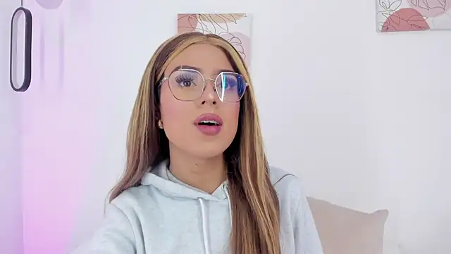 Snapshot of samantha__fairy chatting on 12/30/24, 01:14 samantha fairy online show from 12/30/24, 01:14