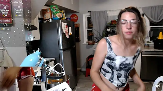 Snapshot of KSwonderland6 chatting on 11/04/25, 04:33 KSwonderland6 online show from 11/04/25, 04:33