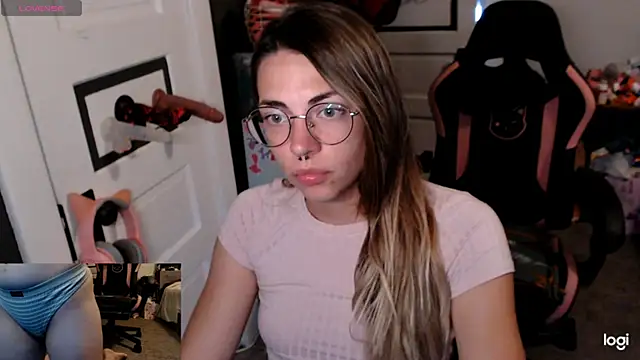 Snapshot of KSwonderland6 chatting on 11/05/25, 05:46 KSwonderland6 online show from 11/05/25, 05:46