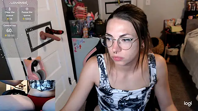 Snapshot of KSwonderland6 chatting on 11/14/25, 04:17 KSwonderland6 online show from 11/14/25, 04:17