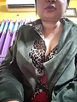 Snapshot of Royalgirl667 chatting on 12/09/24, 04:37 Royalgirl667 online show from 12/09/24, 04:37