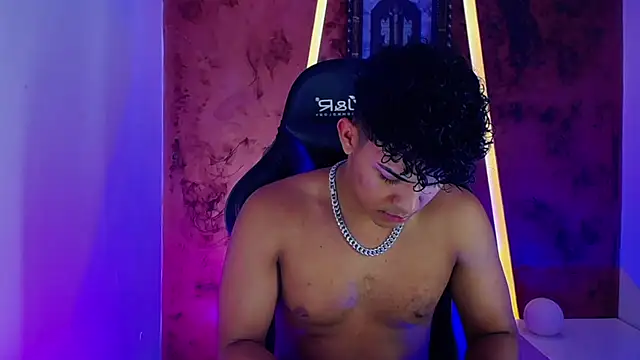 Snapshot of jamescurli_ chatting on 02/03/25, 04:57 jamescurli online show from 02/03/25, 04:57