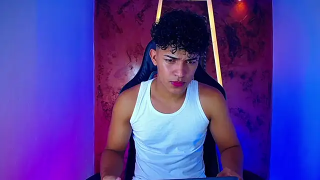 Snapshot of jamescurli_ chatting on 02/21/25, 03:56 jamescurli online show from 02/21/25, 03:56