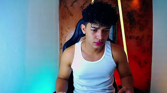 Snapshot of jamescurli_ chatting on 03/11/25, 05:05 jamescurli online show from 03/11/25, 05:05