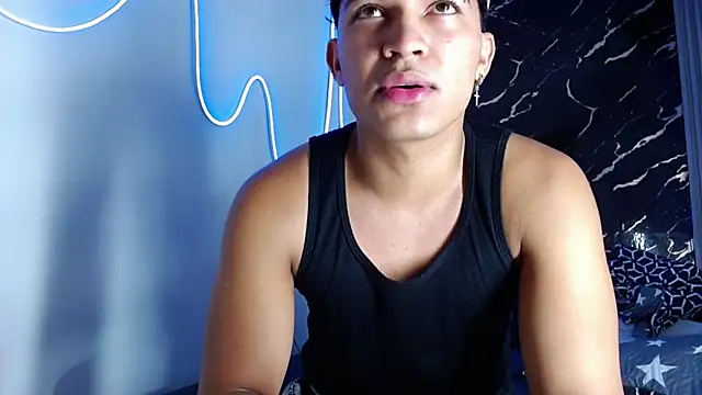 Snapshot of jamescurli_ chatting on 10/03/25, 04:59 jamescurli online show from 10/03/25, 04:59