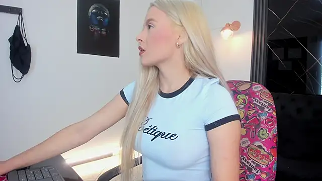 miacarperr1 online show from 02/02/26, 09:02