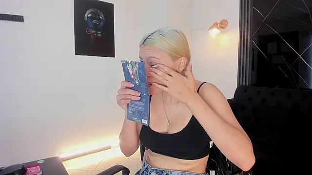 miacarperr1 online show from 02/12/26, 08:26