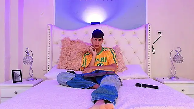 Tyler Rodriguez online show from 03/18/25, 09:21