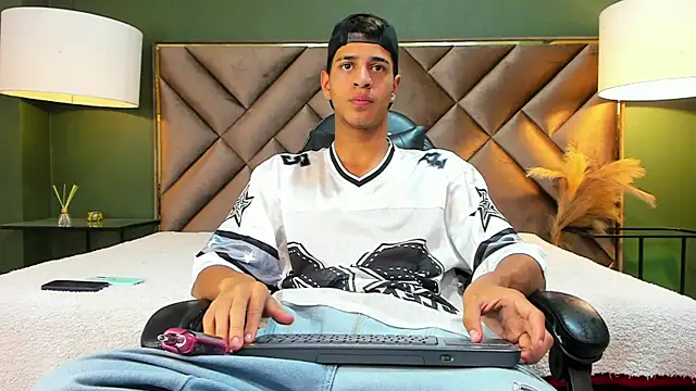 Tyler Rodriguez online show from 10/09/25, 09:02