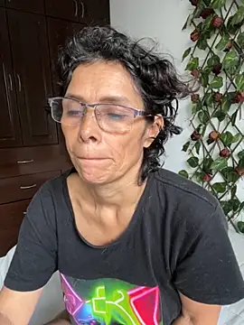 MireyaTorresGu online show from 11/26/25, 03:24