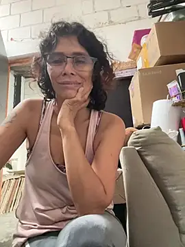 Snapshot of MireyaTorresGu chatting on 06/15/26, 12:40 MireyaTorresGu online show from 06/15/26, 12:40