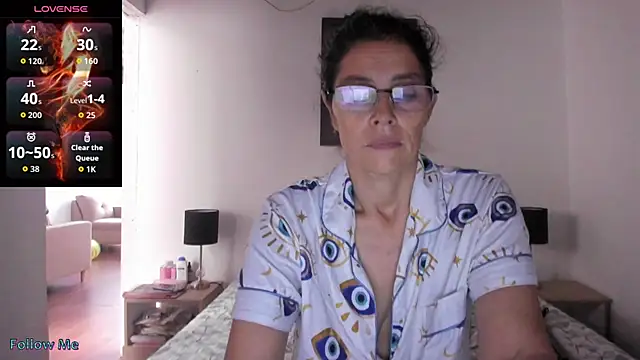 Snapshot of MireyaTorresGu chatting on 07/19/26, 12:09 MireyaTorresGu online show from 07/19/26, 12:09