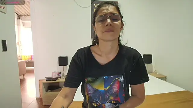 Snapshot of MireyaTorresGu chatting on 08/01/26, 12:04 MireyaTorresGu online show from 08/01/26, 12:04
