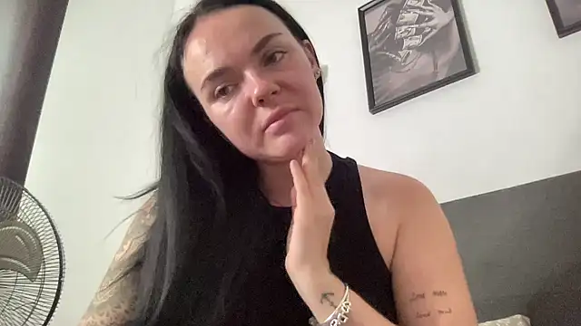 yorkshiregal online show from 10/29/25, 07:43