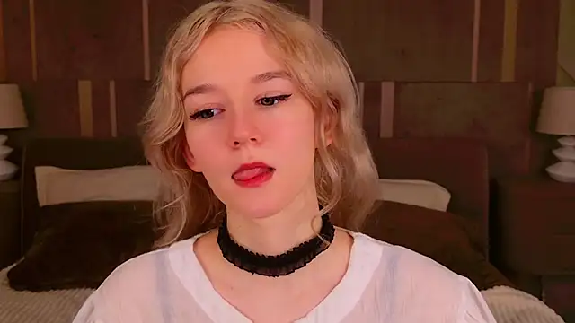 Snapshot of NaomiLoys chatting on 02/10/25, 03:24 NaomiLoys online show from 02/10/25, 03:24