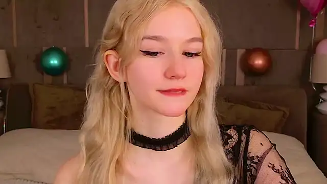 Snapshot of NaomiLoys chatting on 02/15/25, 03:09 NaomiLoys online show from 02/15/25, 03:09