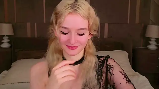 Snapshot of NaomiLoys chatting on 02/25/25, 03:20 NaomiLoys online show from 02/25/25, 03:20