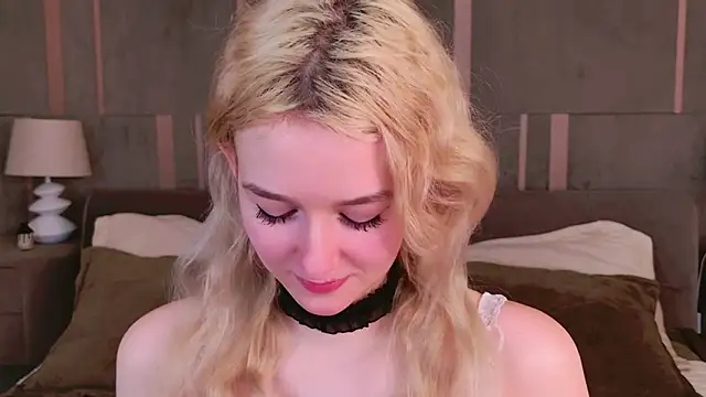 Snapshot of NaomiLoys chatting on 03/06/25, 11:53 NaomiLoys online show from 03/06/25, 11:53