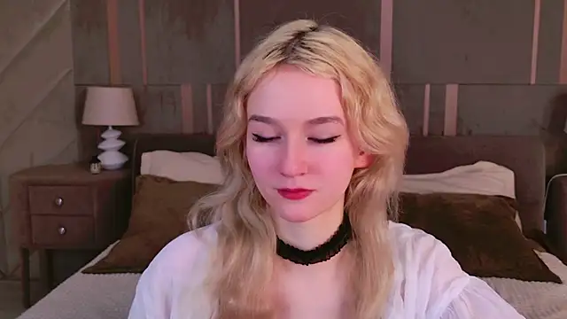 Snapshot of NaomiLoys chatting on 03/07/25, 02:57 NaomiLoys online show from 03/07/25, 02:57